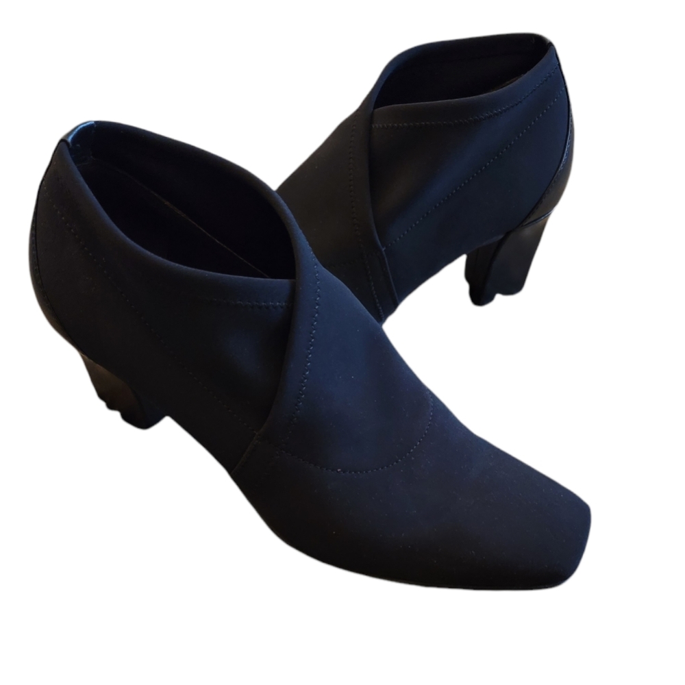 Donald J. Pliner Classic Black Criss Cross Pull On Ankle Booties Quiet Luxury 7